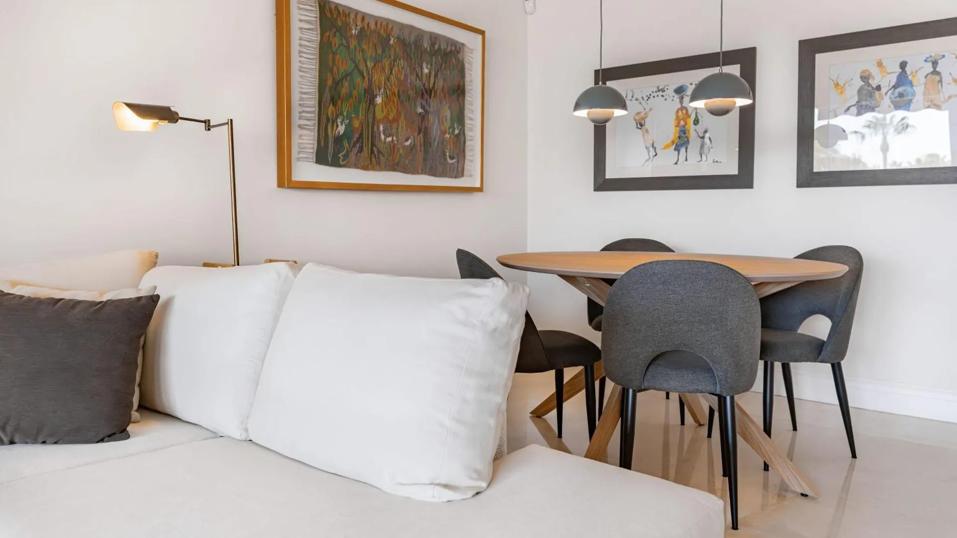 Beachfront Golden Mile Puento Romano Sea View Wifi Marbella Apartment