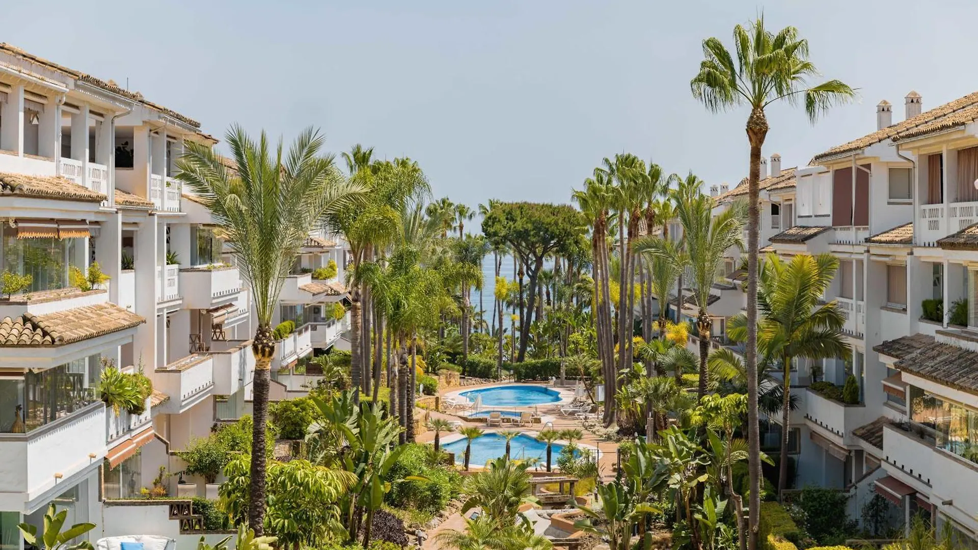 Beachfront Golden Mile Puento Romano Sea View Wifi Marbella 0*,  Spain