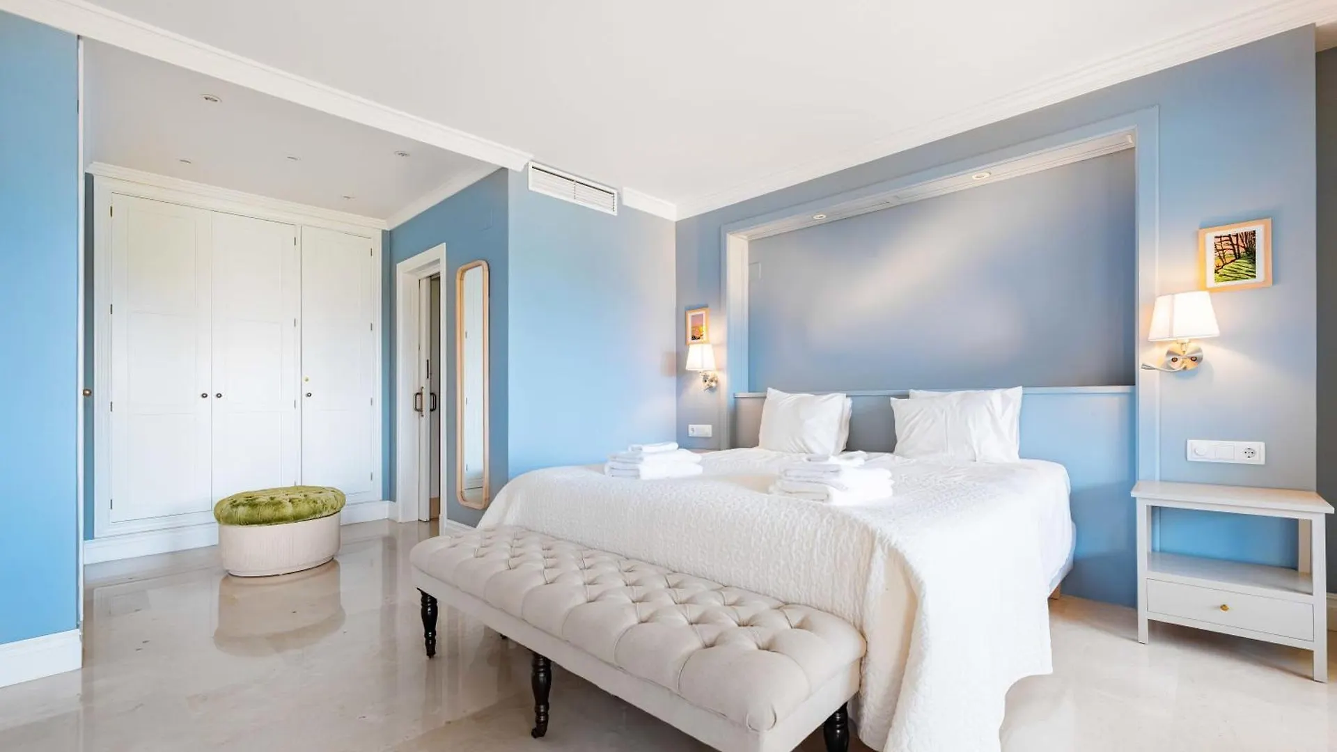 Beachfront Golden Mile Puento Romano Sea View Wifi Marbella Appartamento